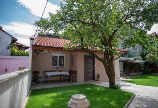 Къща за гости Фолис - Housity