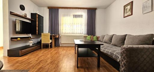 Holiday house with a big garden and free parking - Housity