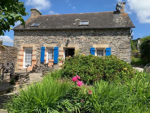 Lake Cottage, In A Small Village - Housity