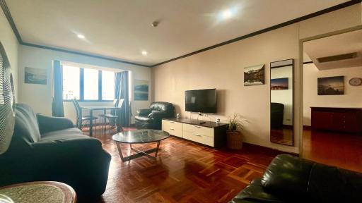Omni Towers - Large 1 Bedroom Condo Soi Nana - Housity