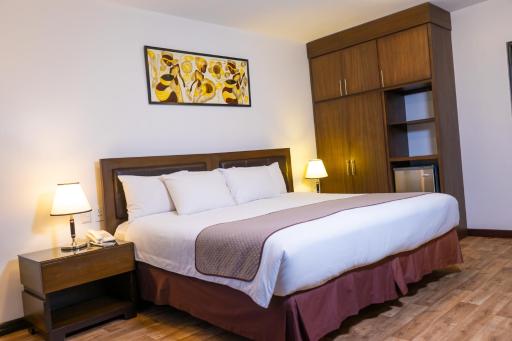 Hotel Calacoto - Housity