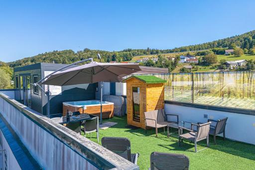 Rooftop Home With Whirlpool & Sauna - Happy Rentals - Housity