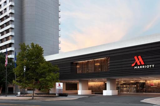 Crystal Gateway Marriott - Housity