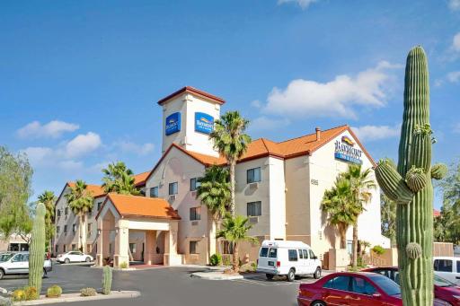 Baymont by Wyndham Tucson Airport - Housity