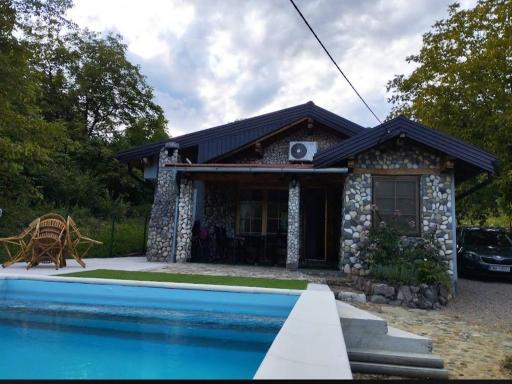 COUNTRY HOUSE - Housity