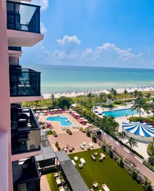 Inviting condo with pool & beach access - Housity