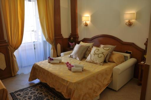 Rome Imperial Crown - Housity