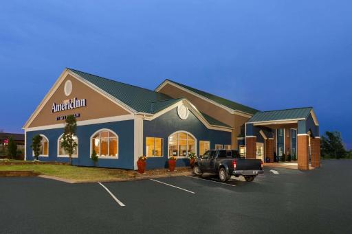 AmericInn by Wyndham Grinnell - Housity