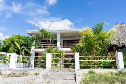 Amahula Beachfront Apartment, Oceanview and Terrace - Housity