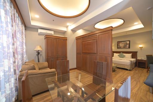 Paragon Hotel and Suites - Housity