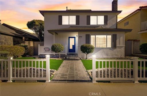 Lovely Beach Home - 2 min walk to the beach - Game Room - Channel Islands! - Housity