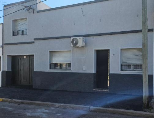 REST HOUSE Casa familiar - garage - TV - WiFi - 2 dormitorios - Living-comedor - Cocina - Lavadero - Patio con parrilla - Alquiler temporario - Housity