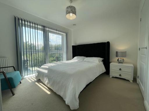 Stylish Station Apartment in Rochester with Free Parking - Housity