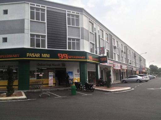 Apartment Near EcoShop & Speed99 - Housity