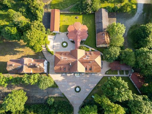 Schlosshotel Wilhelmsthal - Housity