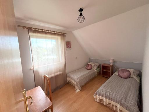 Happy Bison - A 5 Bedroom House With A Garden - Housity