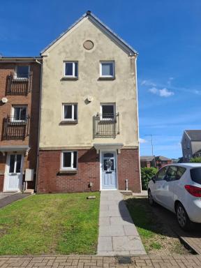 Driftmark Beachfront location Aberavon Beach Sea Views Large Driveway parking private site fibre optic wi fi - Housity