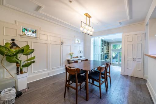 Double bedroom on up or 3 bedrooms in basement near Eglinton subway station - Housity