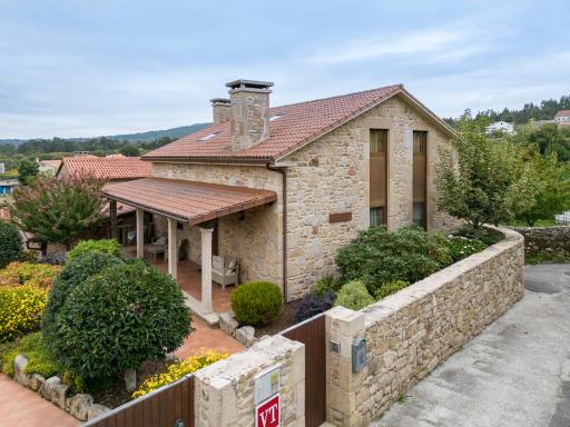 Lar de Arousa 1 - Housity