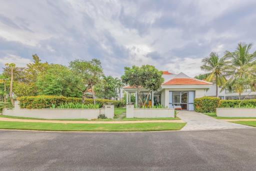 Ocean Villas Danang 4BR Private Pool - IDCWH - Housity