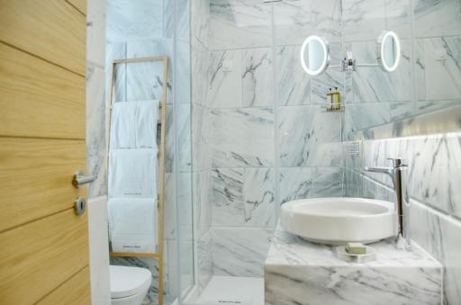 Browns Central Hotel - Housity