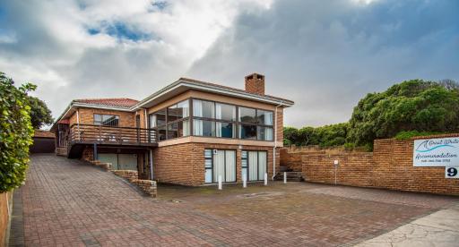 Great White Accommodation - Housity