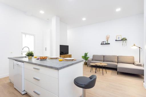 Home2Book Spacious Family Home, Santa Cruz Center - Housity