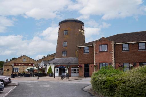 Windmill Farm Lincoln by Greene King Inns - Housity