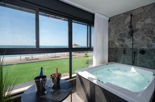 מבנים בים 77 Suites at sea - Housity