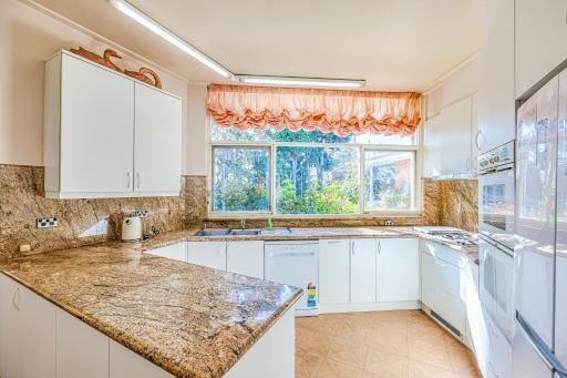 StayAU Spacious 6BR McKinnon Pool Home - Housity