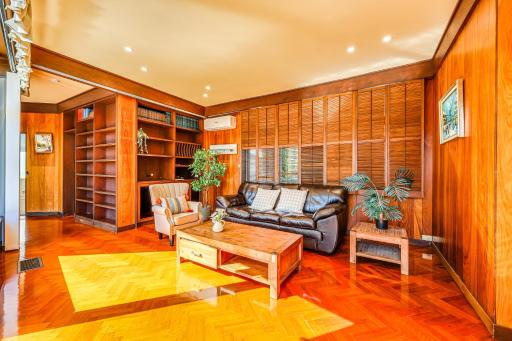 StayAU Spacious 6BR McKinnon Pool Home - Housity