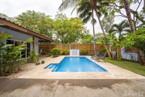 Beautiful 2-BR House Steps from the Beach - Housity