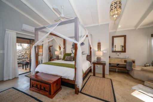 Foxy Crocodile Bush Lodge & Kruger Safari's - No Loadshedding - Housity