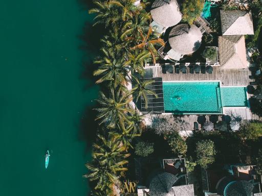 Aana Resort & Spa - Housity
