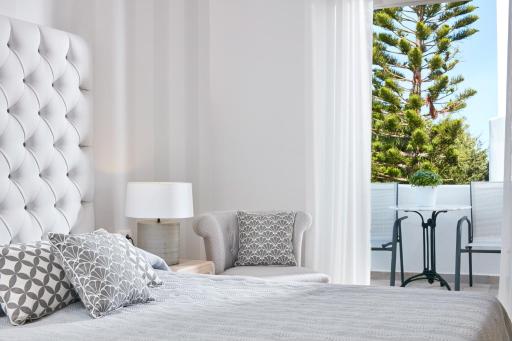 Santorini Palace - Housity