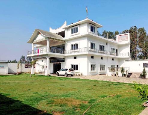 Hotel O POP J B Farm House - Housity