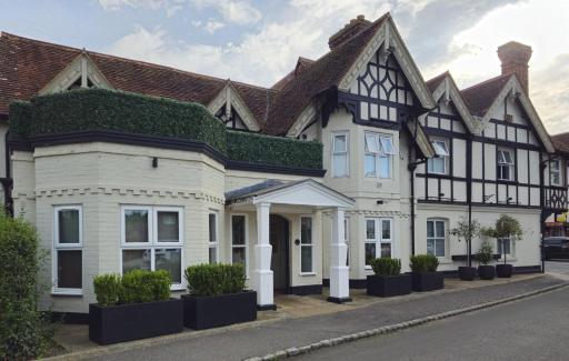Hotel Manor - Datchet, Windsor - Housity