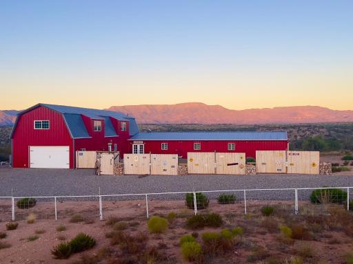 Blue Cow Guest Farm - Housity