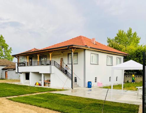 Farm Village - Housity
