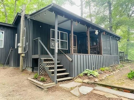 Cameron's Cottage at The Lake - Housity