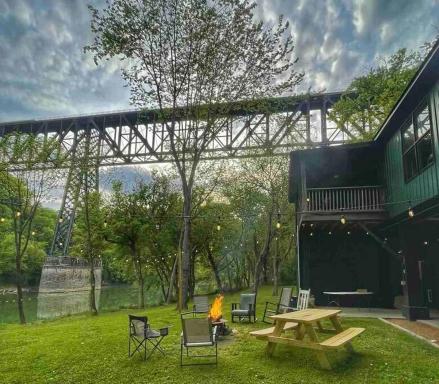 Highbridge River Cabin - Housity
