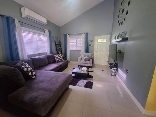 Roxi's Serene Getaway - Housity