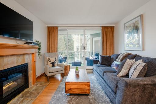 SKI IN SKI OUT Condo with Pool and Hot Tub by Harmony Whistler - Housity