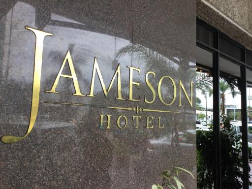 Cresta Jameson Hotel - Housity