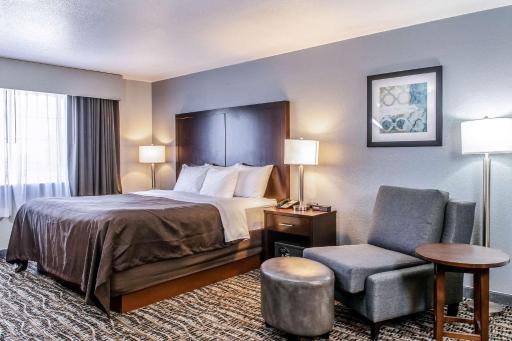 Clarion Hotel By Humboldt Bay - Housity