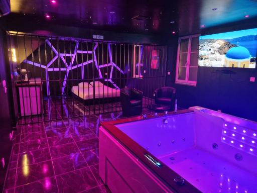 Suite Coquine avec jacuzzi YaoSpa60 - Housity