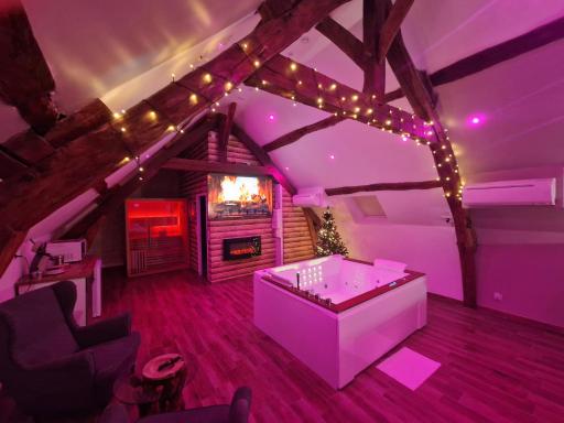 Suite Chalet avec jacuzzi décoration de Noël YaoSpa60 - Housity