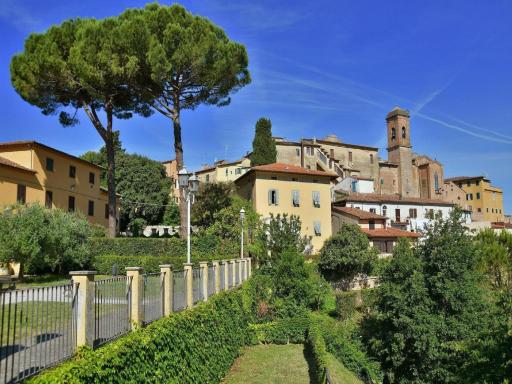 Spacious Mansion, Casciana - Housity