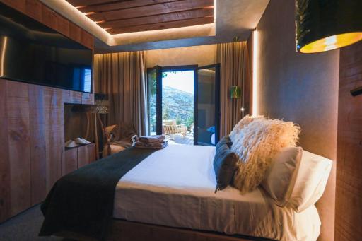 The Mountains Hotel - Housity