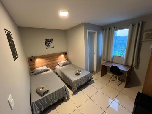 DLUX Hotel - Housity